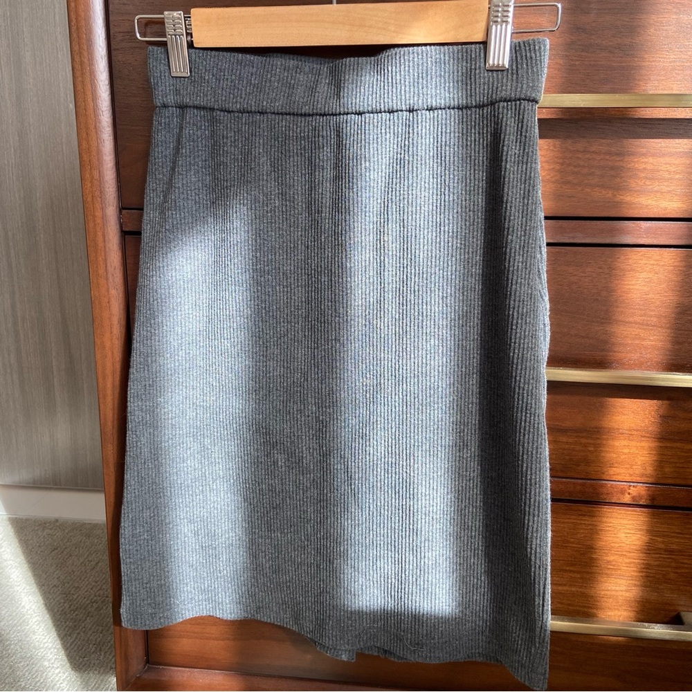 Elegant Gray Women's Knit M Skirt